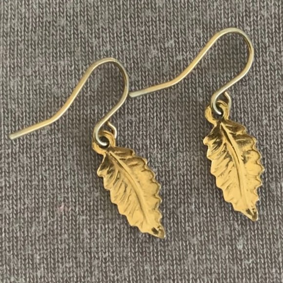 2/$20 Leaf Earrings - 2 Pair - 1 Gold/1 Silver - Picture 6 of 7